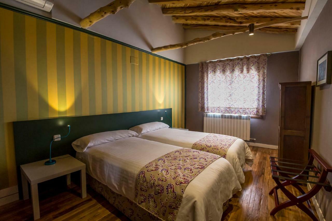Apartamentos Rurales De La Sexma Del Sabinar Corduente Bagian luar foto